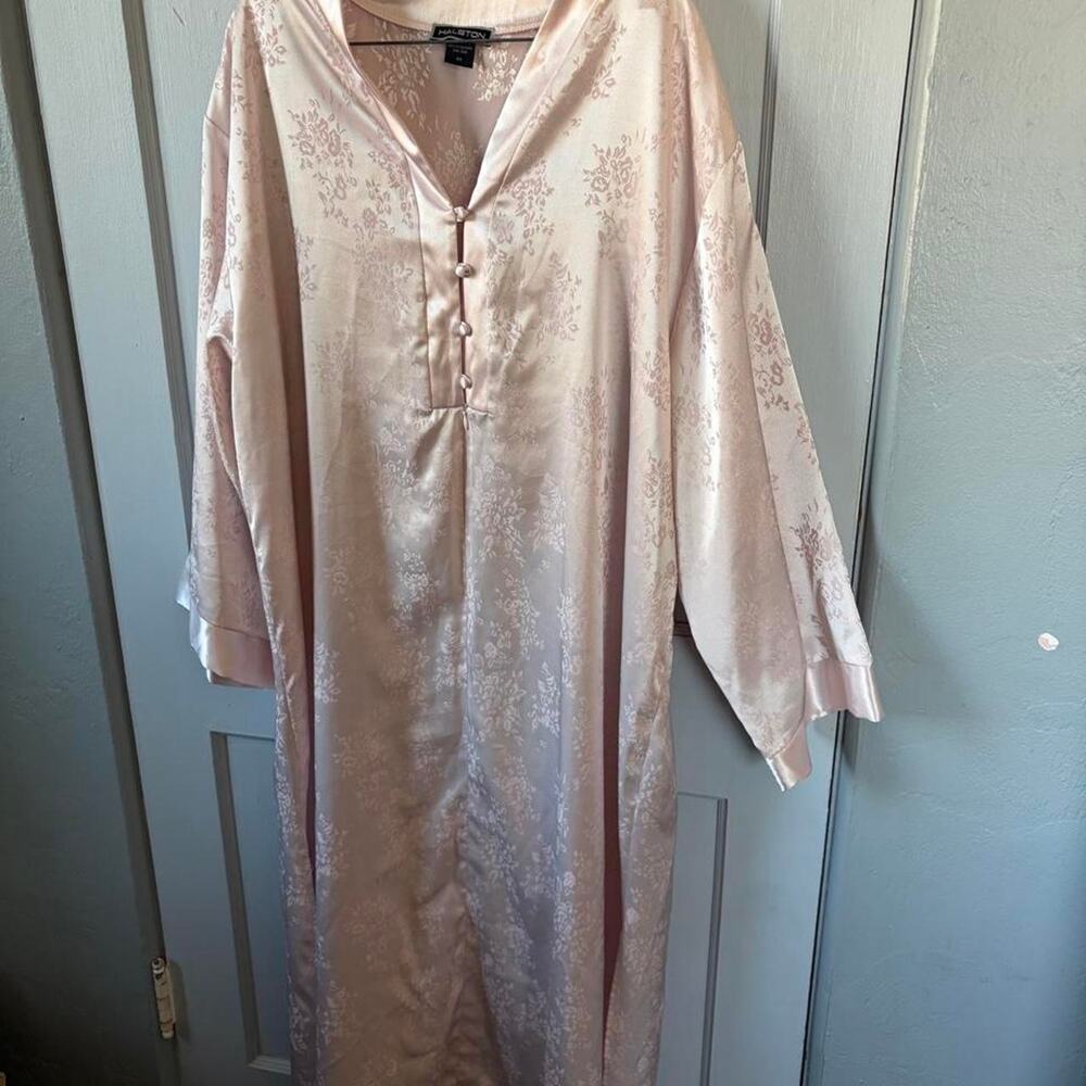 Halston pink satin robe with